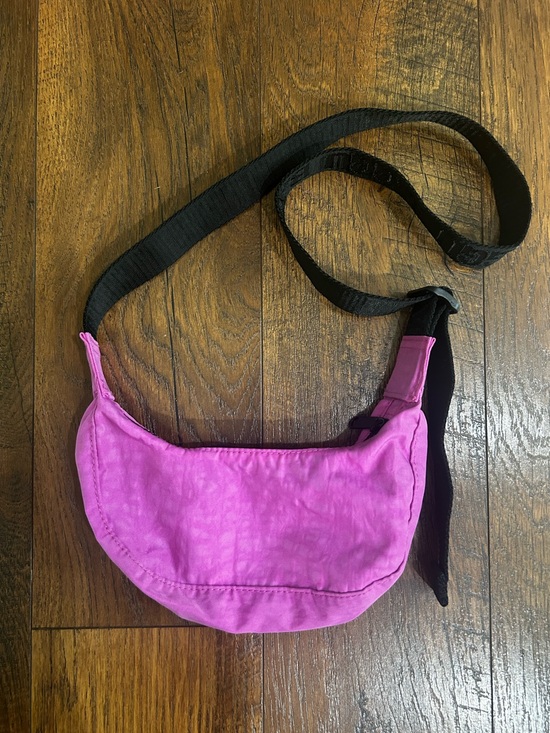 BAGGU Handbags - BAGGU mini crescent in pink